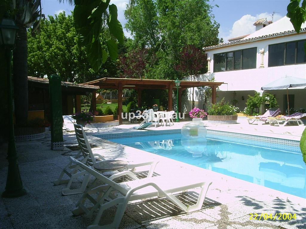 Detached Villa - ID R2175869 - Image 2