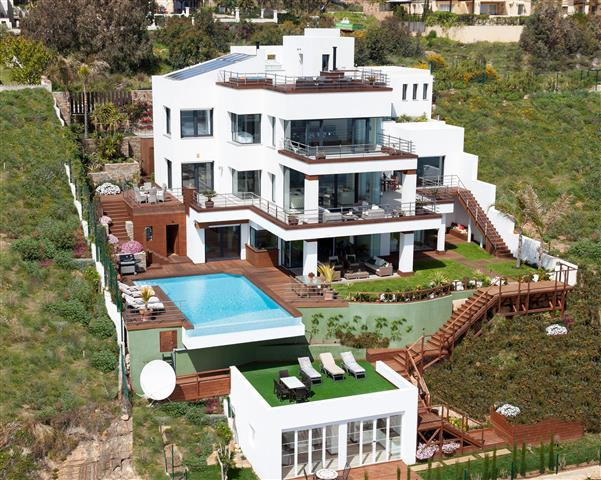 Detached Villa - ID R2216252