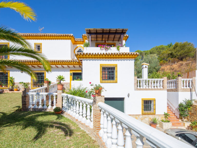 Detached Villa - ID R2223614