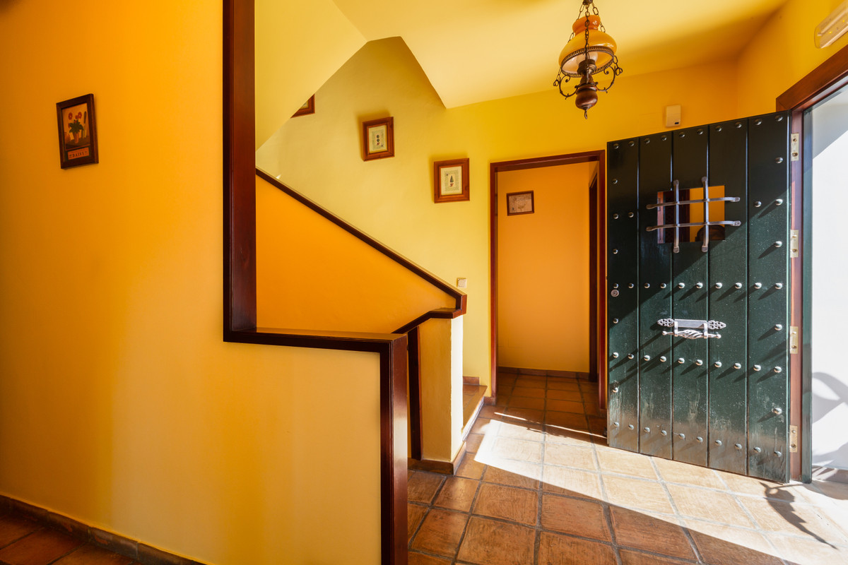 Detached Villa - ID R2223614 - Image 9