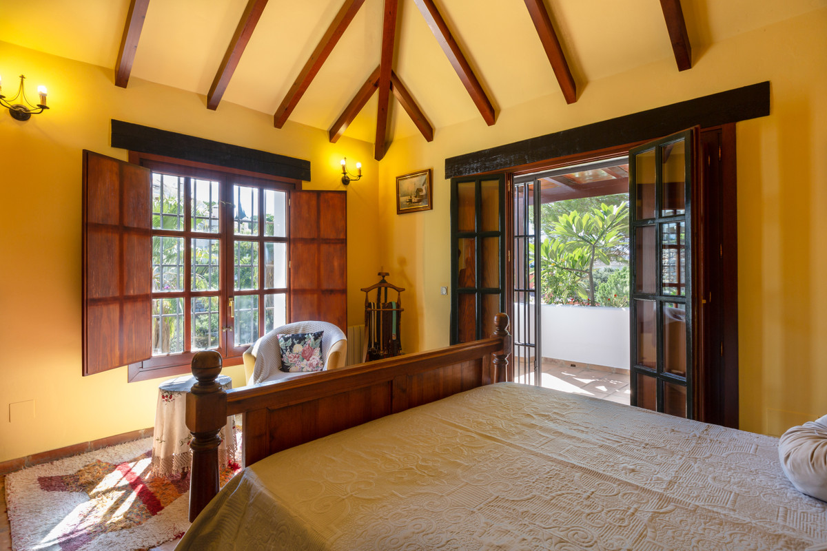 Detached Villa - ID R2223614 - Image 11