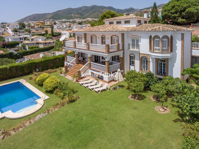 Detached Villa - ID R2249663