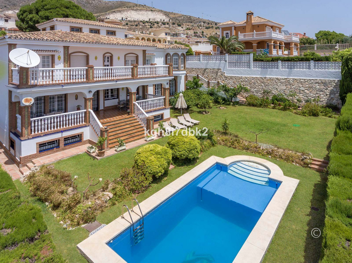 Detached Villa - ID R2249663 - Image 2