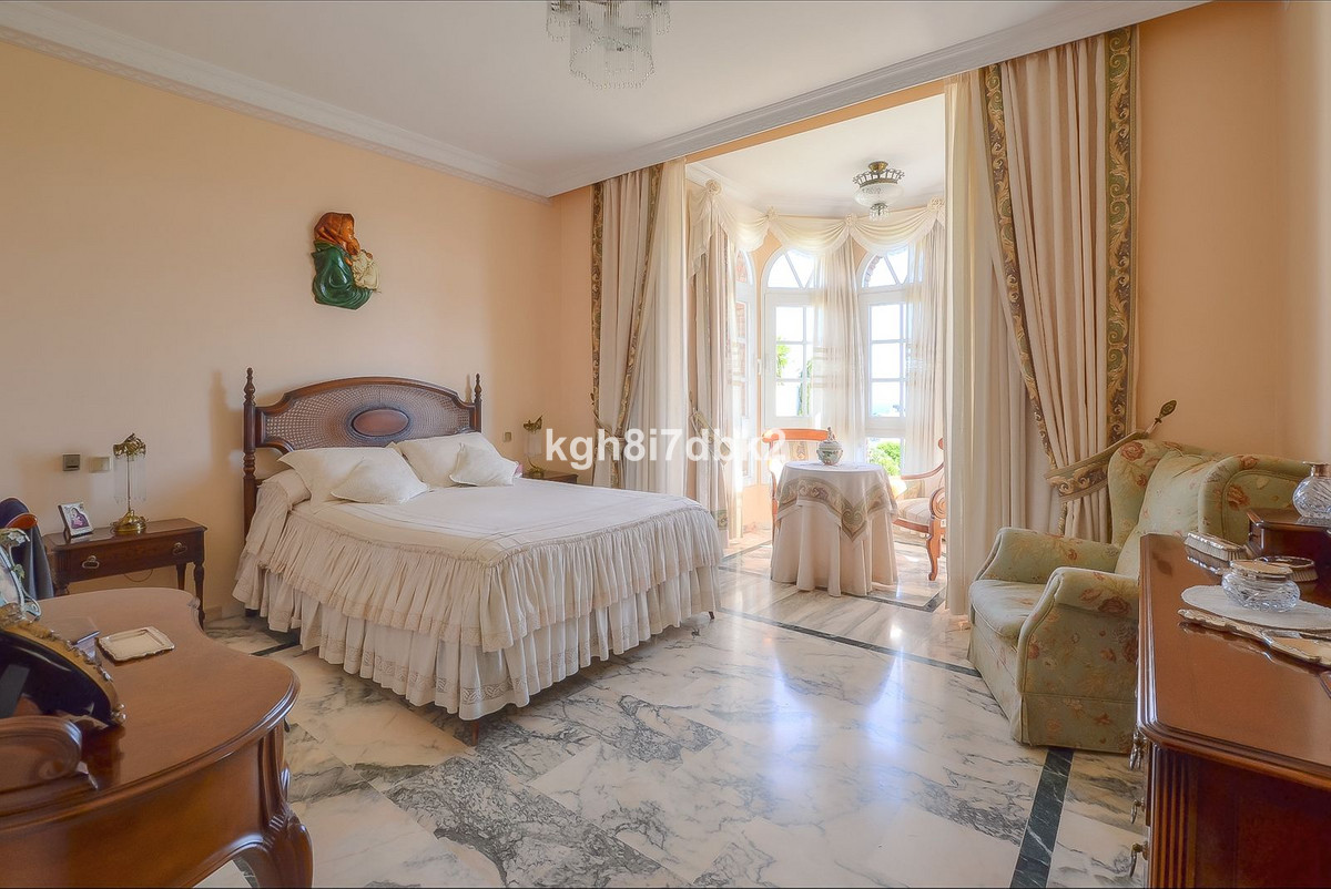 Detached Villa - ID R2249663 - Image 14