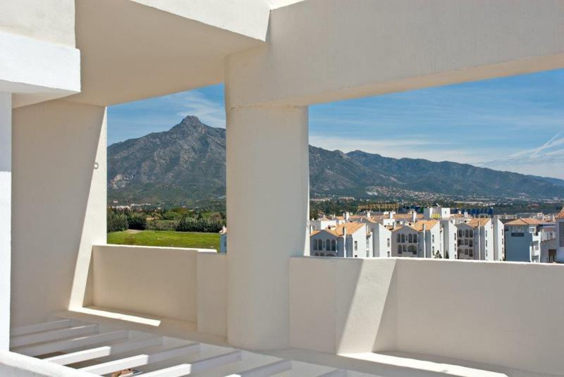 Penthouse - ID R2268905 - Image 13