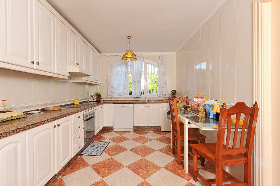 Detached Villa - ID R114829 - Image 8