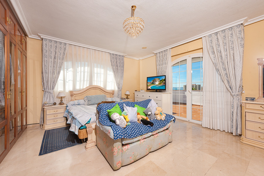Detached Villa - ID R114829 - Image 10