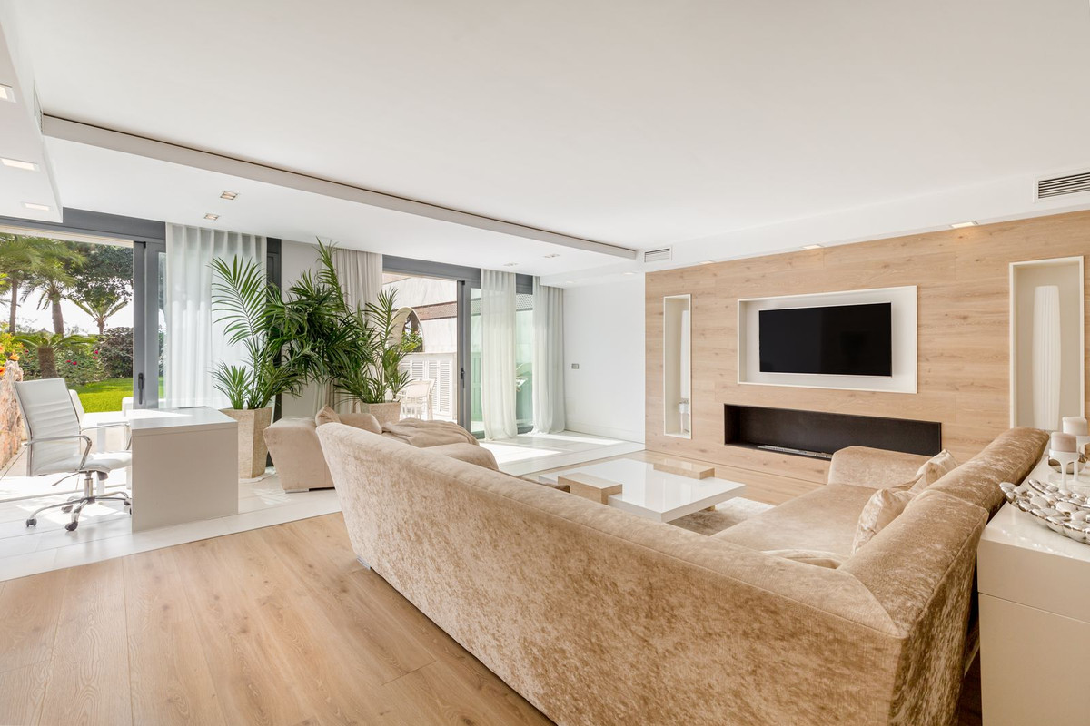 Ground Floor Apartment - ID R2344079 - Image 4