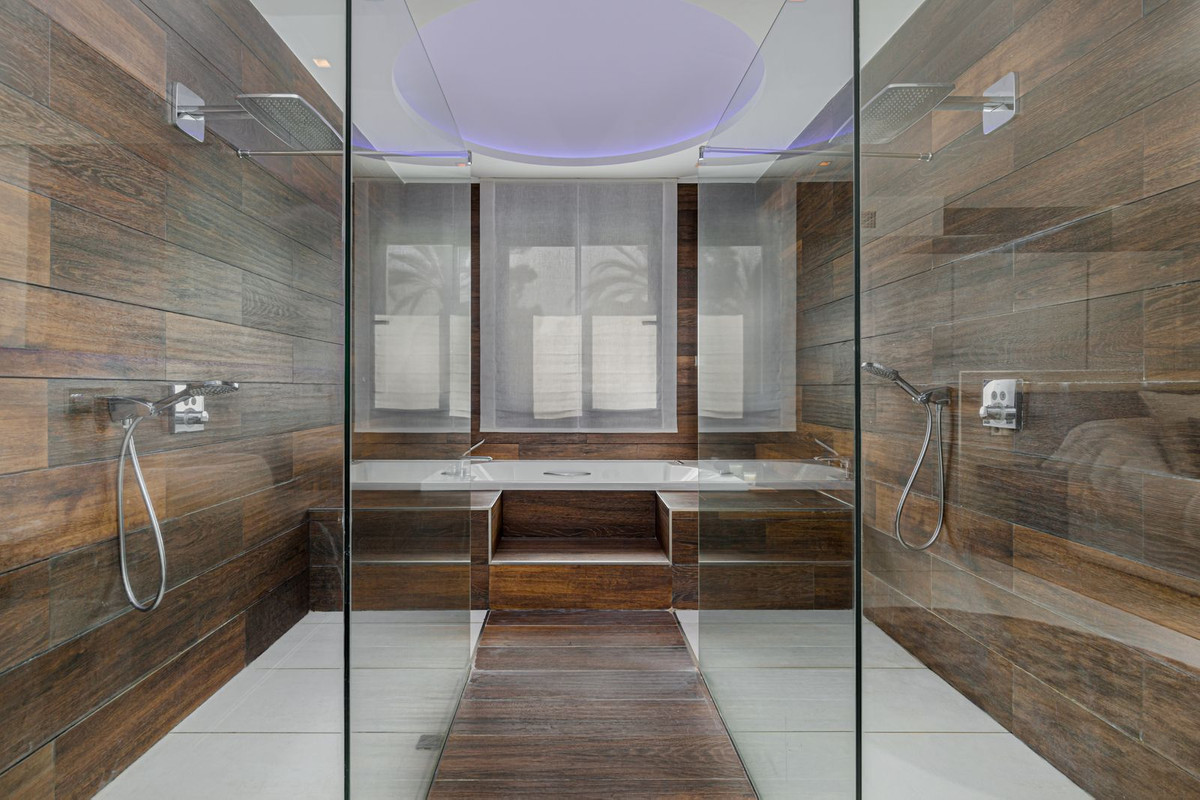 Ground Floor Apartment - ID R2344079 - Image 13