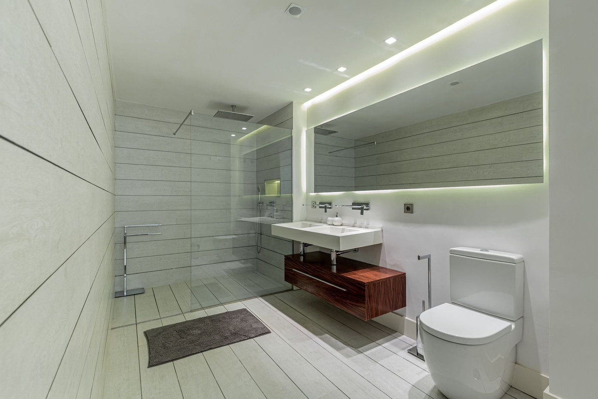 Ground Floor Apartment - ID R2344079 - Image 15