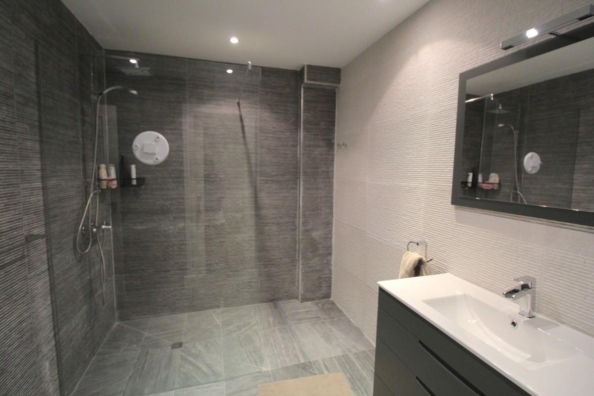 Ground Floor Apartment - ID R2593460 - Image 7