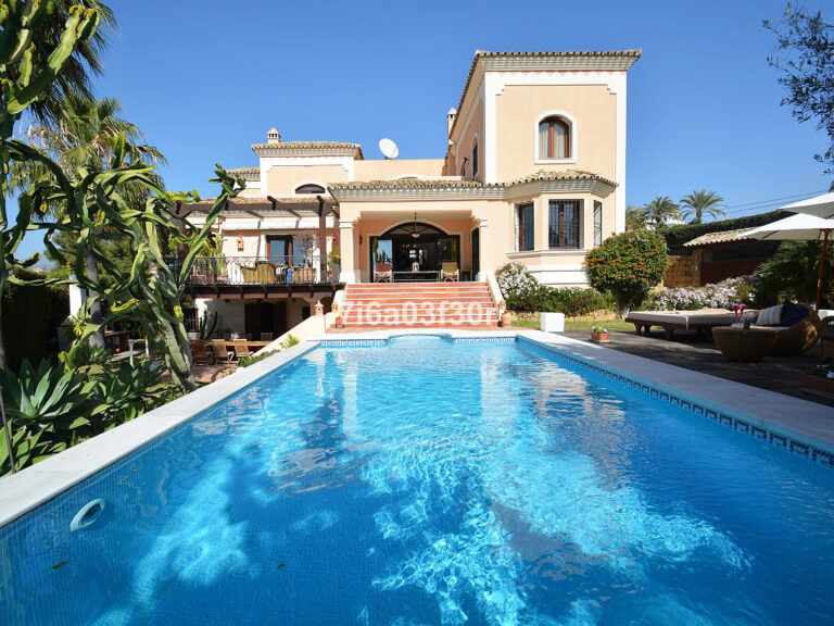 Detached Villa - ID R2607917