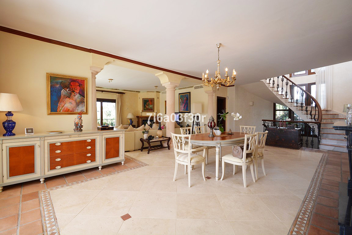 Detached Villa - ID R2607917 - Image 4