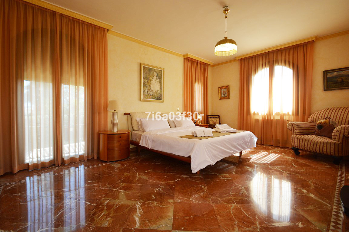 Detached Villa - ID R2607917 - Image 5