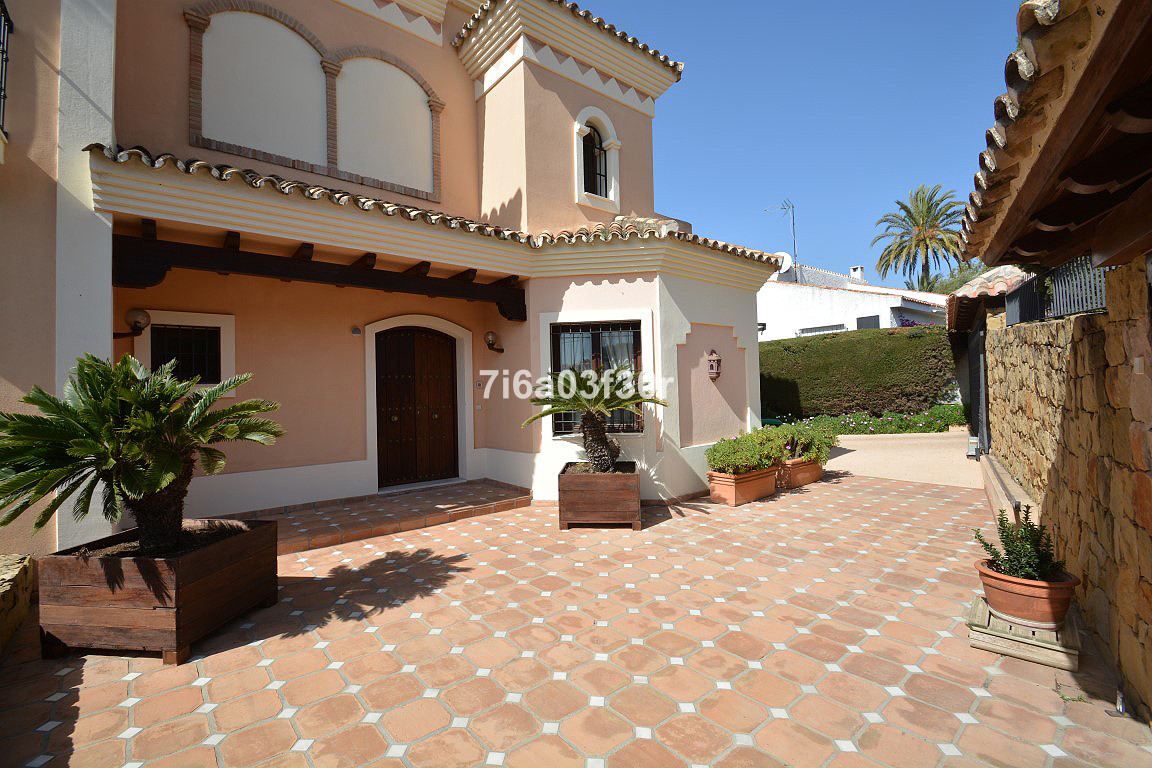Detached Villa - ID R2607917 - Image 13