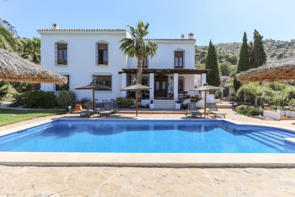 Bed and Breakfast - ID R2645156