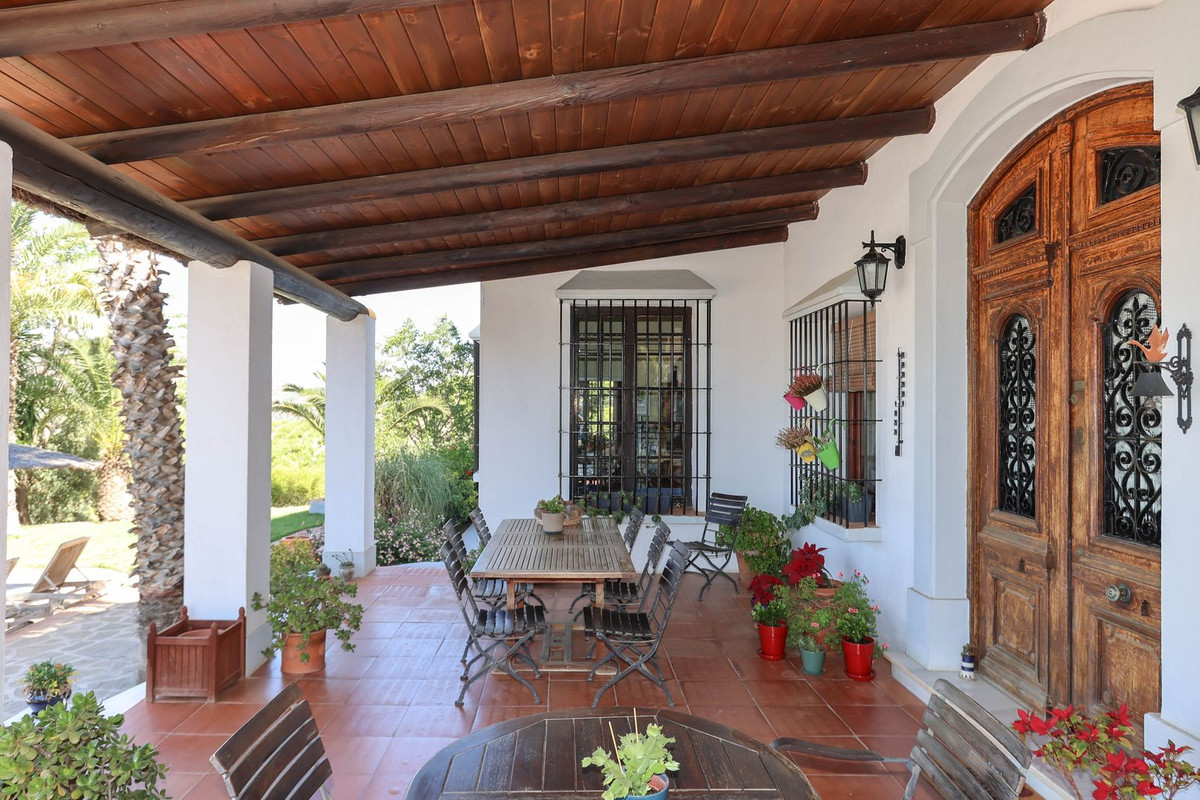 Bed and Breakfast - ID R2645156 - Image 12