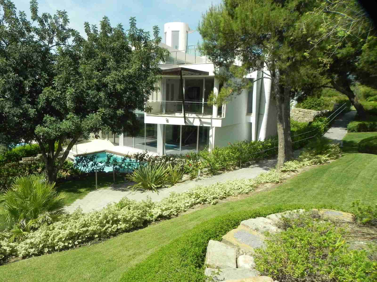 Semi-Detached House - ID R2662976