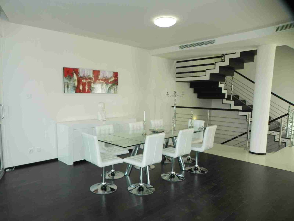 Semi-Detached House - ID R2662976 - Image 5