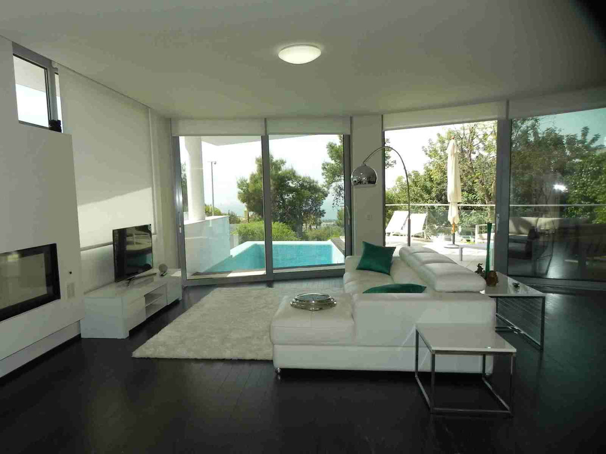 Semi-Detached House - ID R2662976 - Image 6