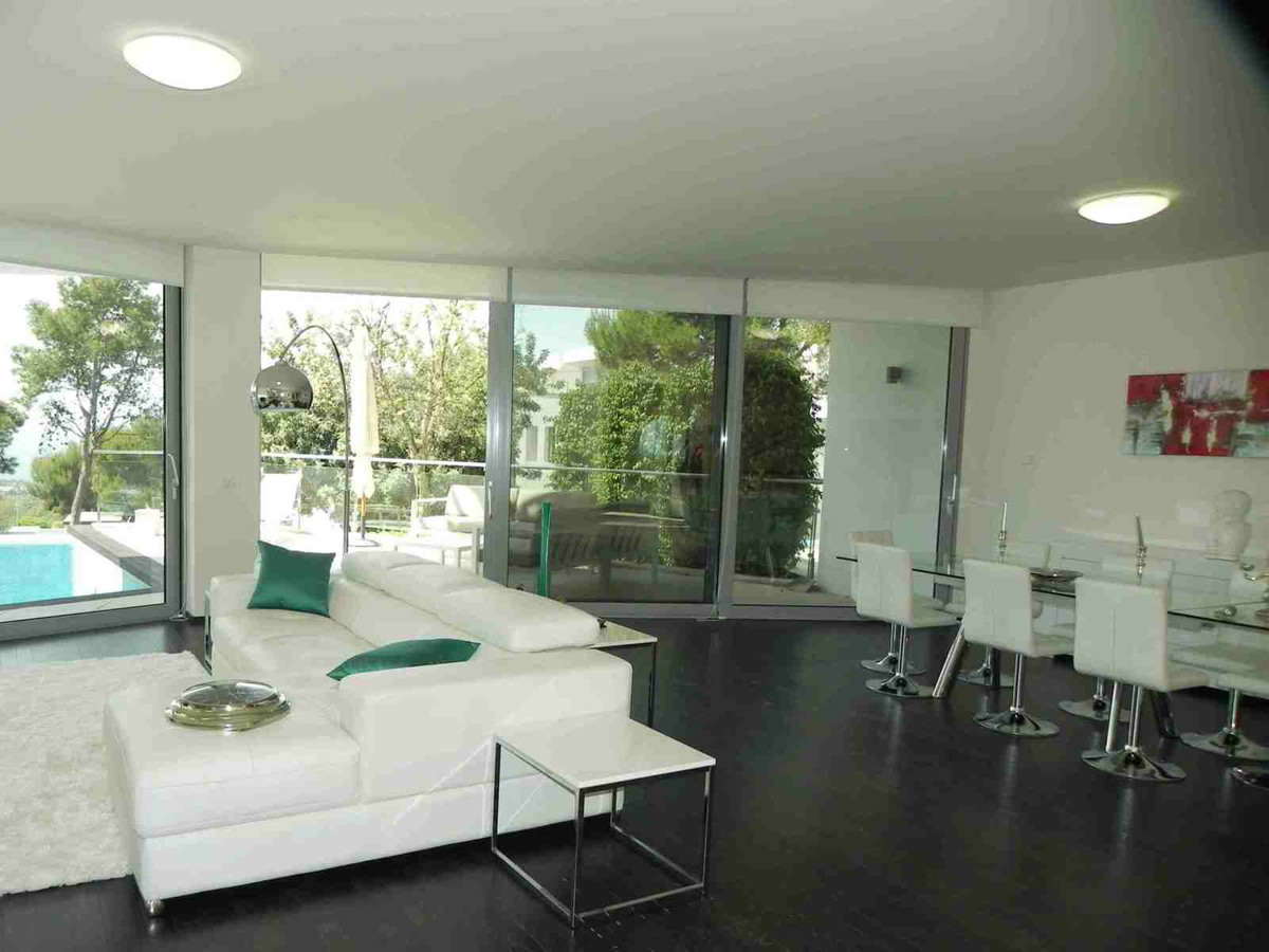 Semi-Detached House - ID R2662976 - Image 7