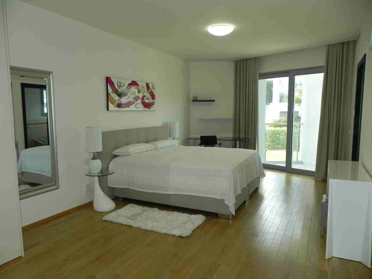 Semi-Detached House - ID R2662976 - Image 9