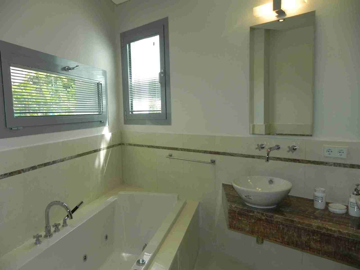 Semi-Detached House - ID R2662976 - Image 14