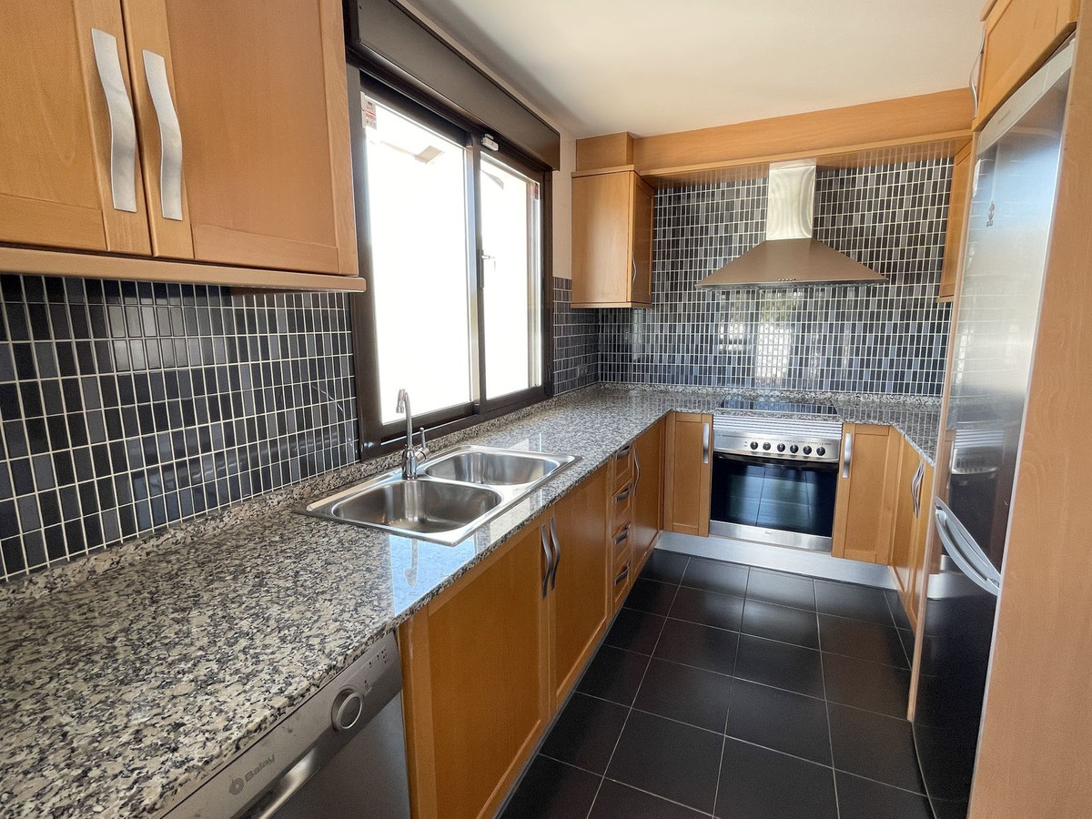 Middle Floor Apartment - ID R2674019 - Image 5