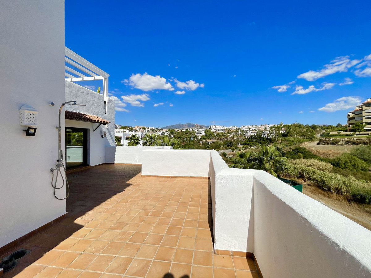 Middle Floor Apartment - ID R2674019 - Image 6