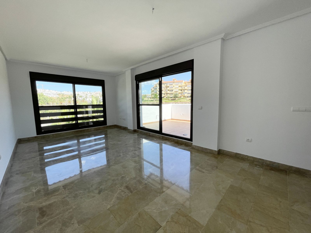 Middle Floor Apartment - ID R2674019 - Image 7