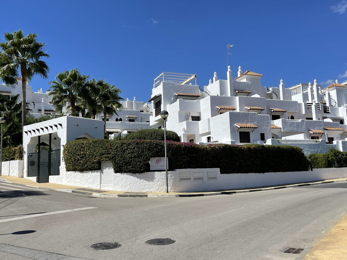 Middle Floor Apartment - ID R2674019 - Image 8