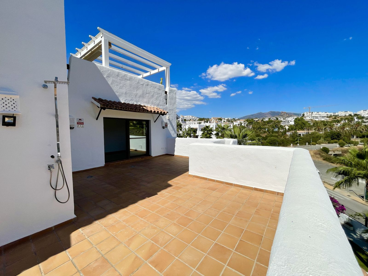 Middle Floor Apartment - ID R2674019 - Image 9