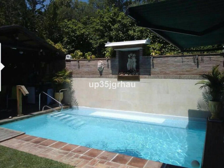 Ground Floor Apartment - ID R2686784