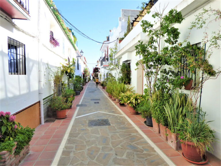 Townhouse - ID R2731415