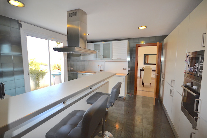 Penthouse - ID R2750489 - Image 3
