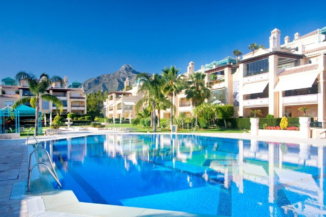 Middle Floor Apartment - ID R2786435