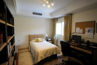 Middle Floor Apartment - ID R2786435 - Image 5