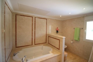 Middle Floor Apartment - ID R2786435 - Image 7