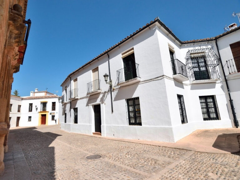 Detached Villa - ID R2817458