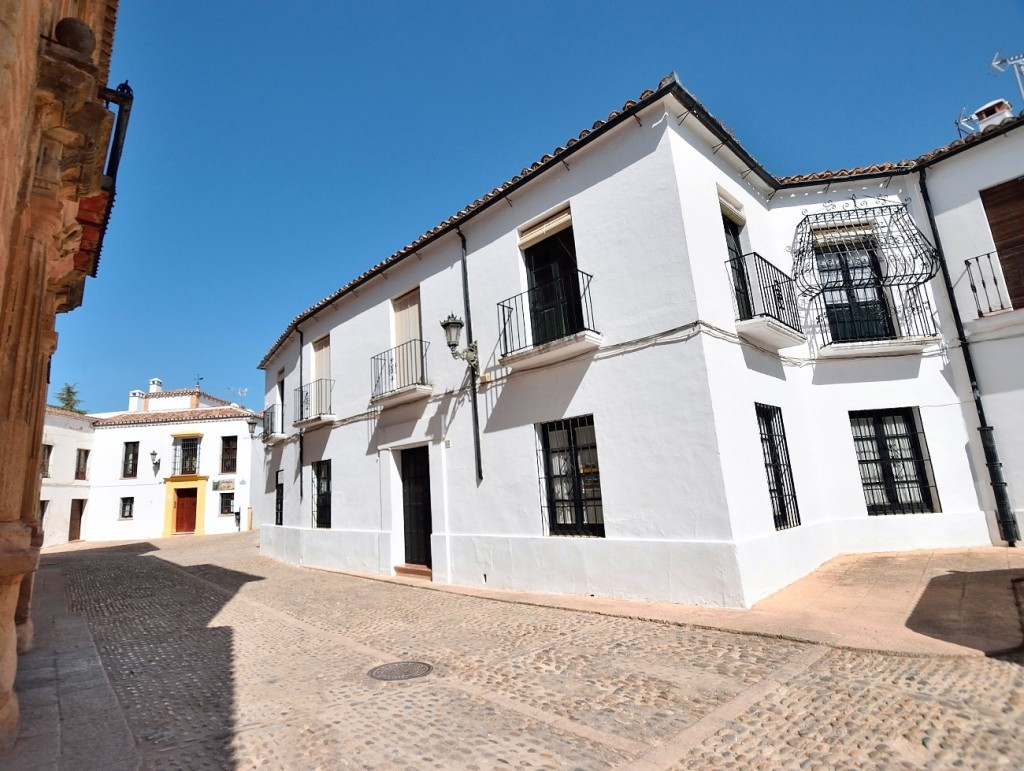Detached Villa - ID R2817458
