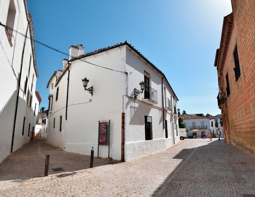 Detached Villa - ID R2817458 - Image 2
