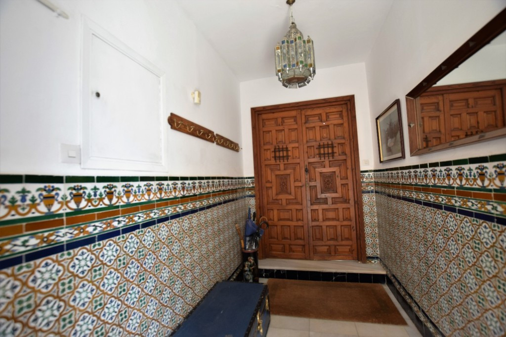 Detached Villa - ID R2817458 - Image 3