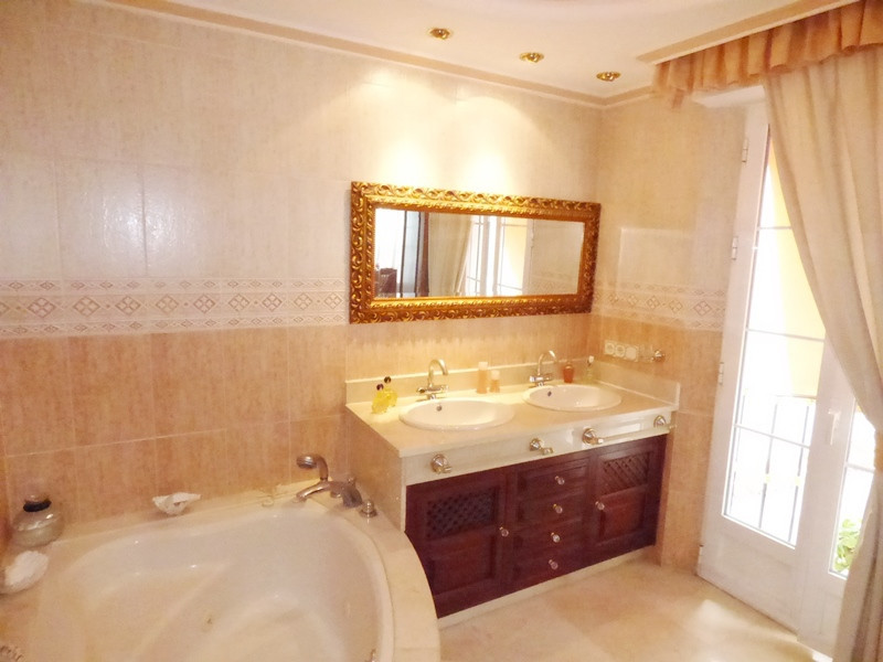 Townhouse - ID R2911550 - Image 10