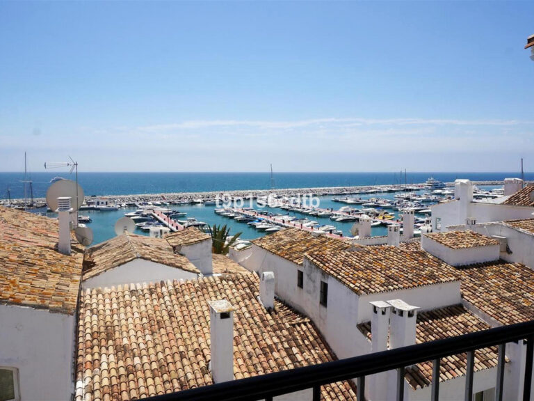 Middle Floor Apartment - ID R2929403