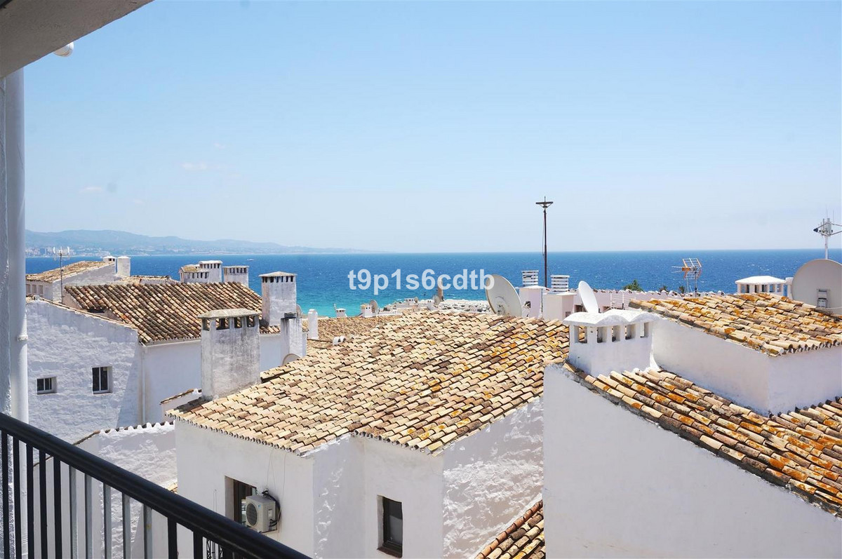 Middle Floor Apartment - ID R2929403 - Image 3