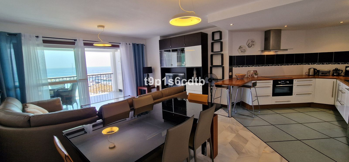 Middle Floor Apartment - ID R2929403 - Image 8