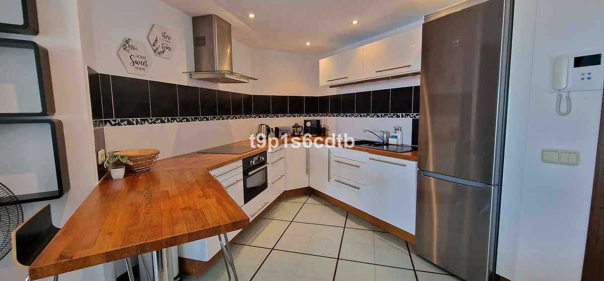 Middle Floor Apartment - ID R2929403 - Image 12