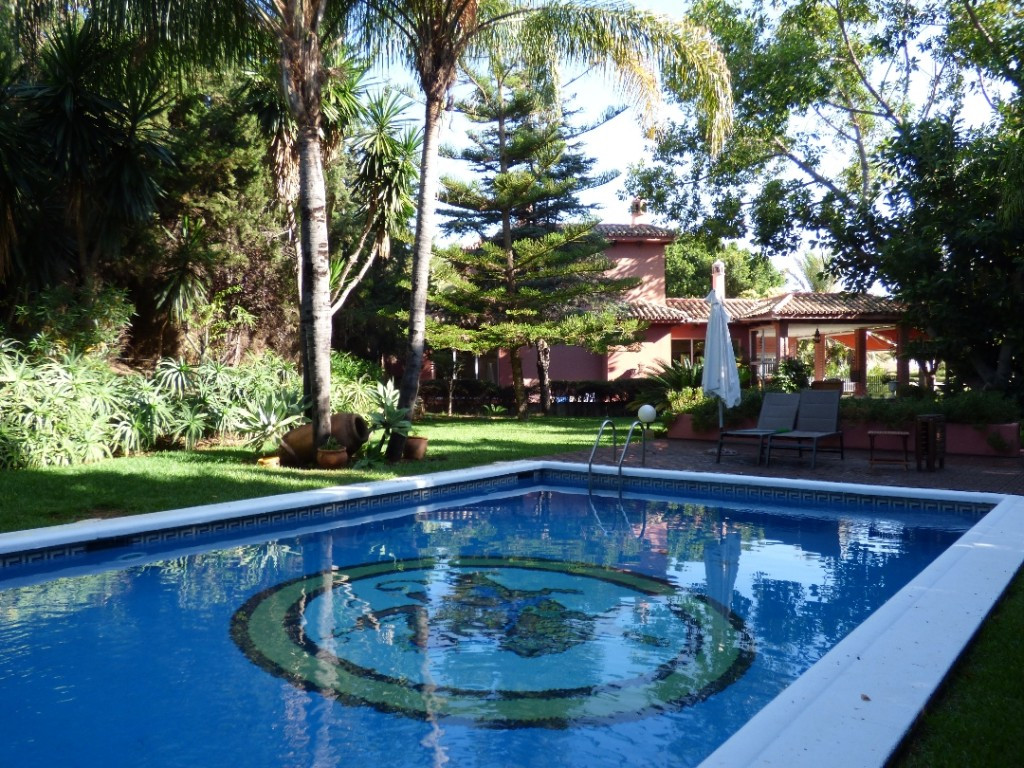 Detached Villa - ID R2941181
