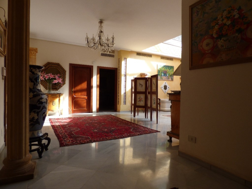 Detached Villa - ID R2941181 - Image 2