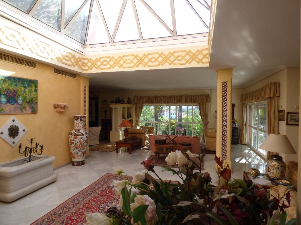Detached Villa - ID R2941181 - Image 3